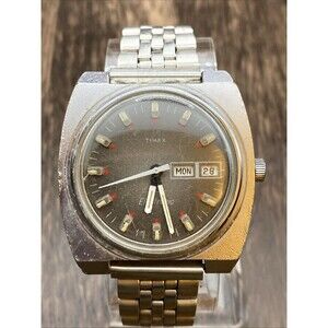 Vintage Timex Electric Dynabeat Day Date Watch Gray Dial Red Working 40mm